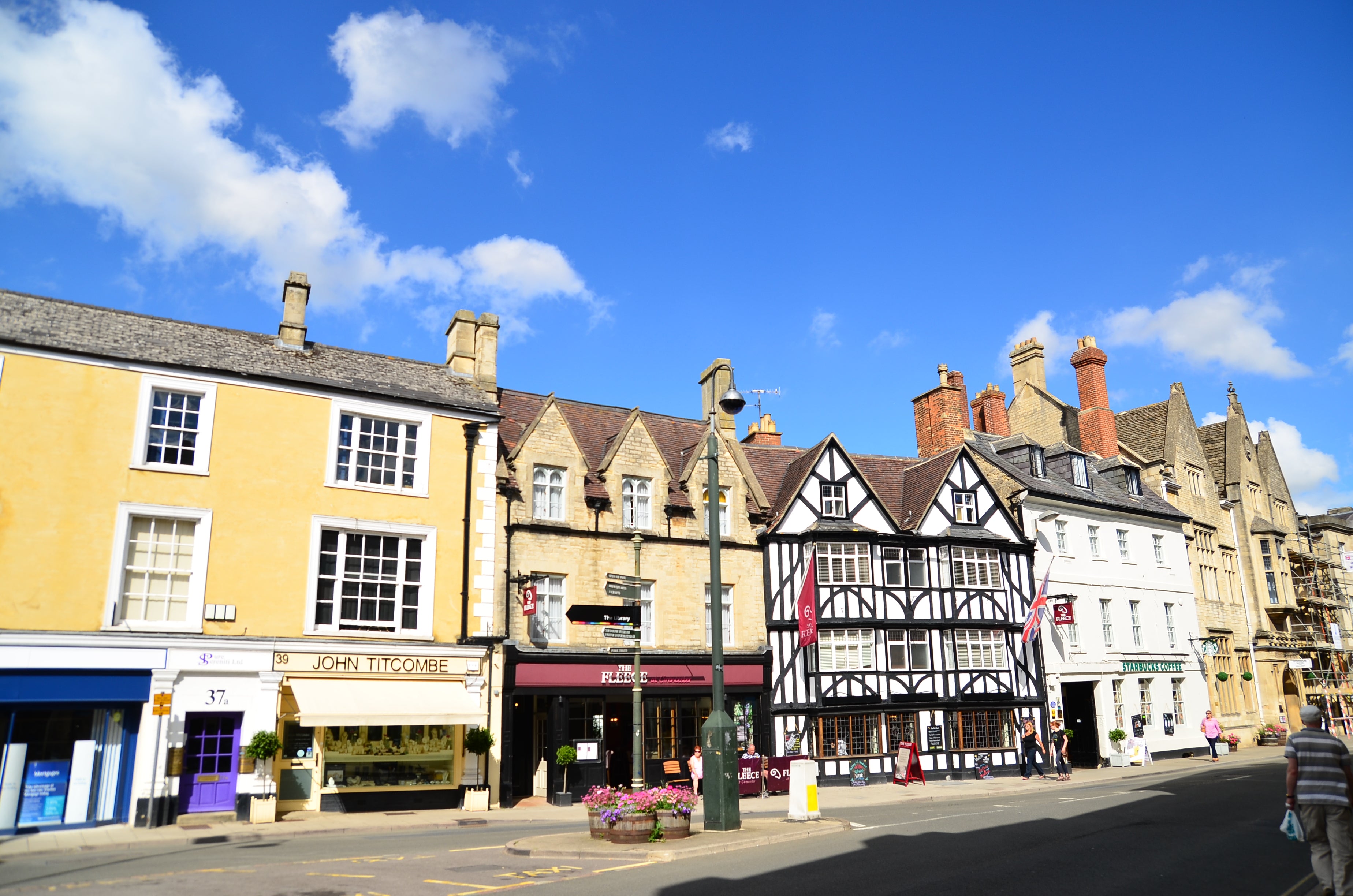 English Tudor Building Aesthetic MagSafe iPhone Case
