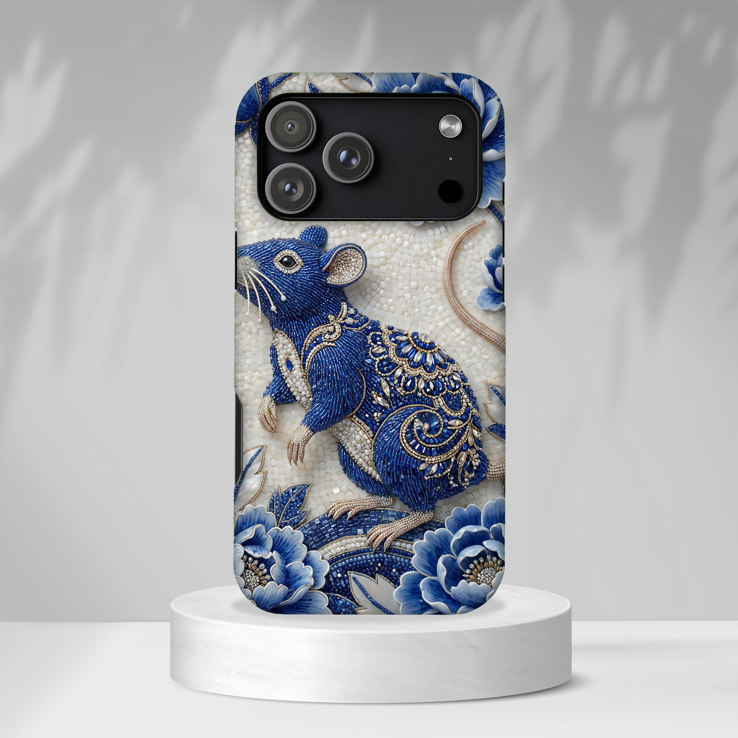 Cover MagSafe per iPhone con Ratto Zodiaco Cinese | Cover Protettiva Sottile per iPhone con Arte in Porcellana Blu e Bianca | Regalo Anno del Ratto