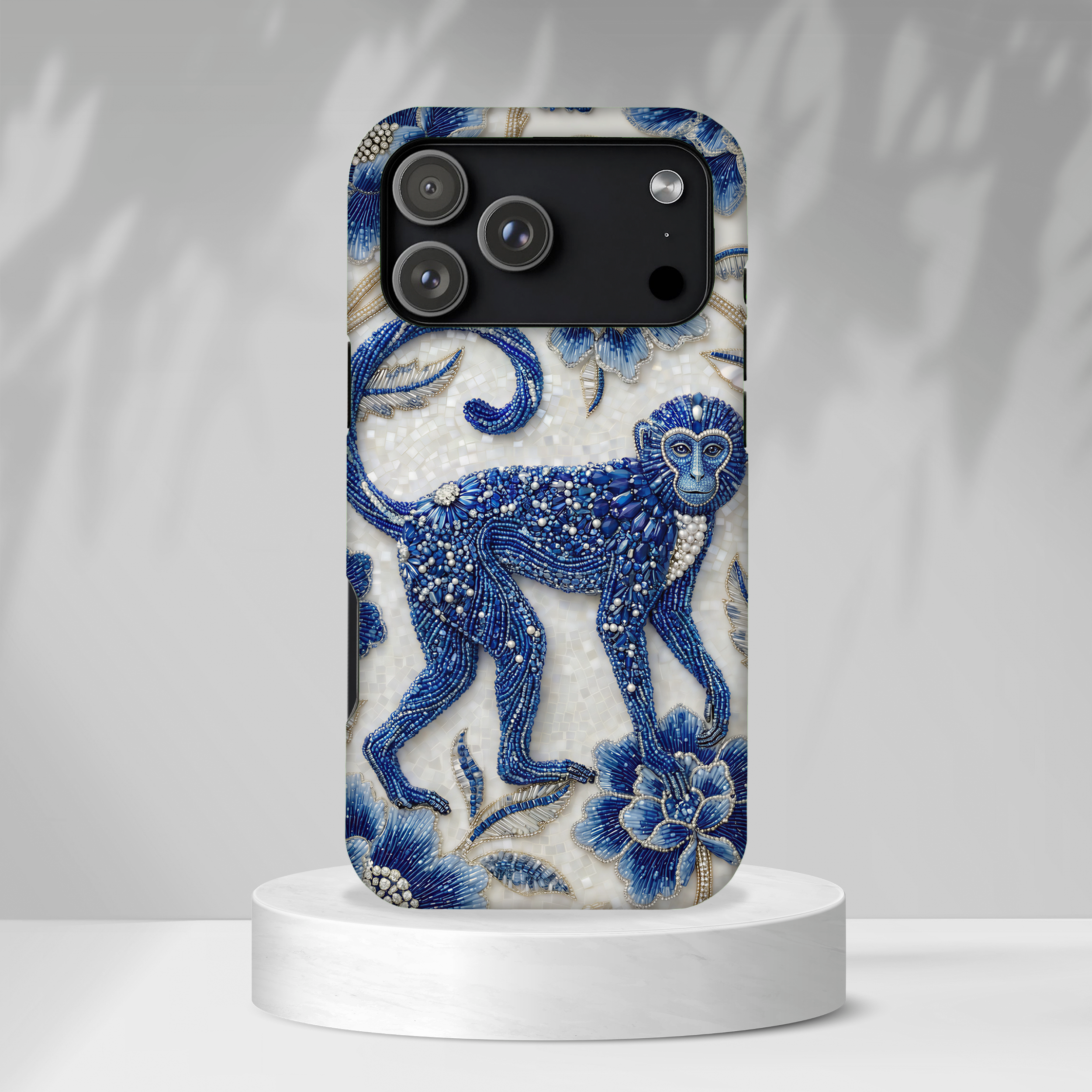 Custodia MagSafe per iPhone con Scimmia dello Zodiaco Asiatico | Custodia Protettiva con Arte in Porcellana Blu e Bianca | Regalo Anno della Scimmia