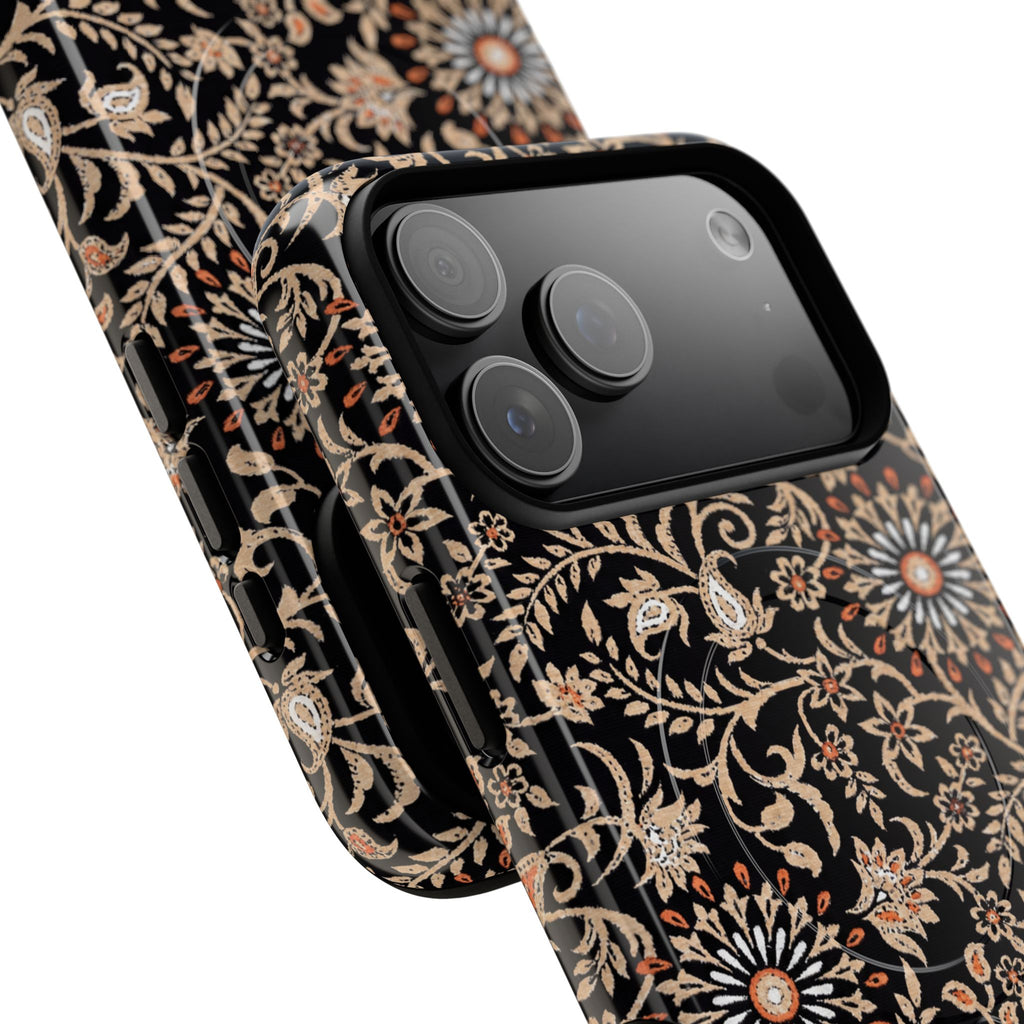 Custodia rigida per iPhone MagSage con motivo floreale nero e margherite ornate in batik