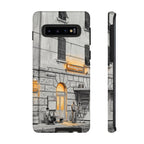 Custodia per Samsung Galaxy con stazione ferroviaria Cinque Terre | Schizzo in bianco e nero con accenti gialli caldi