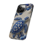 Cover per iPhone con motivo in ceramica blu a tartaruga marina
