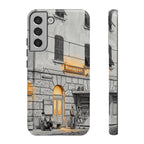 Custodia per Samsung Galaxy con stazione ferroviaria Cinque Terre | Schizzo in bianco e nero con accenti gialli caldi
