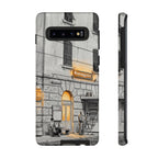 Custodia per Samsung Galaxy con stazione ferroviaria Cinque Terre | Schizzo in bianco e nero con accenti gialli caldi